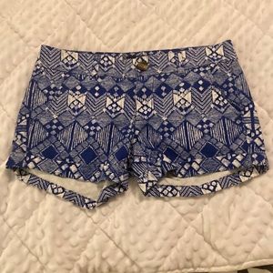 American Eagle blue patterned jean shorts. Women’s size 2. Lightly worn.